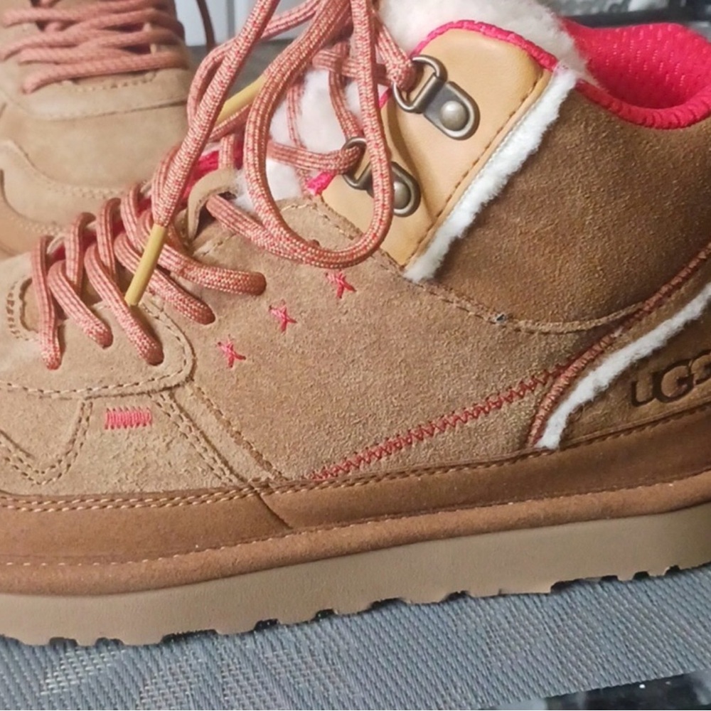 UGG Brown Suede boots with Pink Highland HI Heritage - Picture 5 of 6